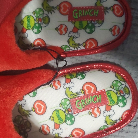 Ladies Grinch Slippers 2022 - Picture 2 of 3